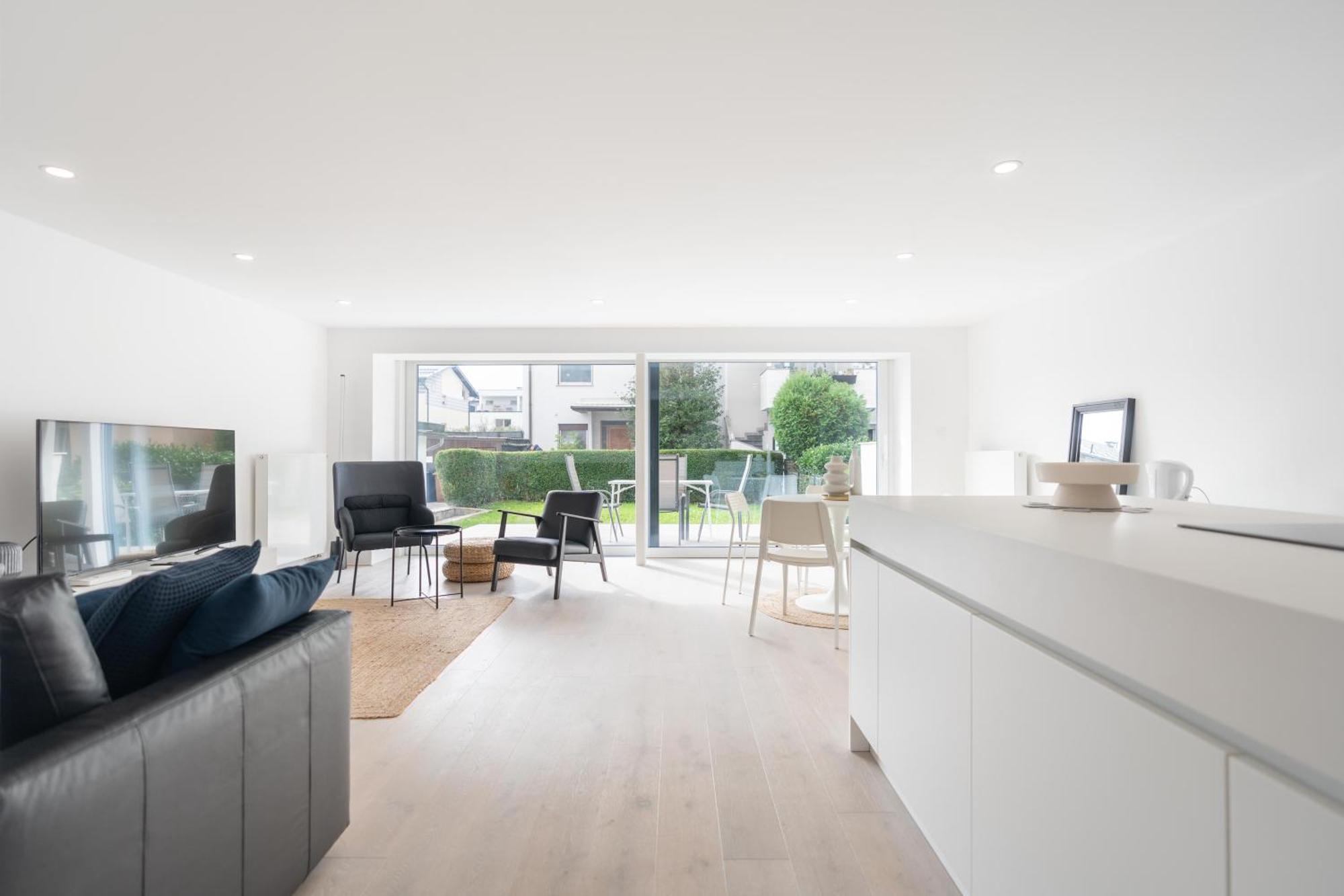 Black & White Apartments Rozna Dolina Ljubljana Ngoại thất bức ảnh