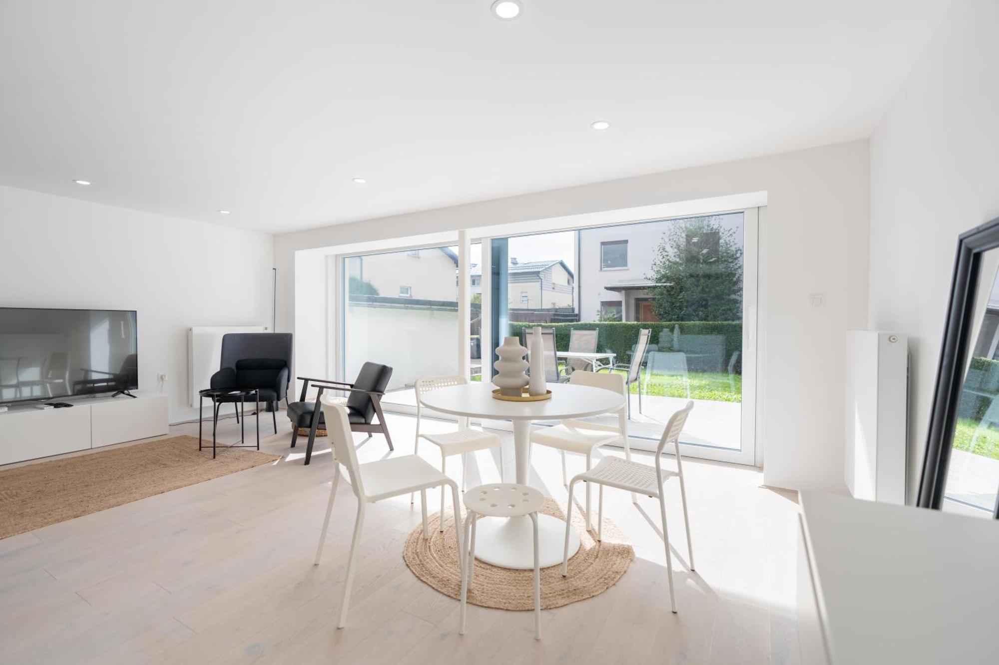 Black & White Apartments Rozna Dolina Ljubljana Ngoại thất bức ảnh