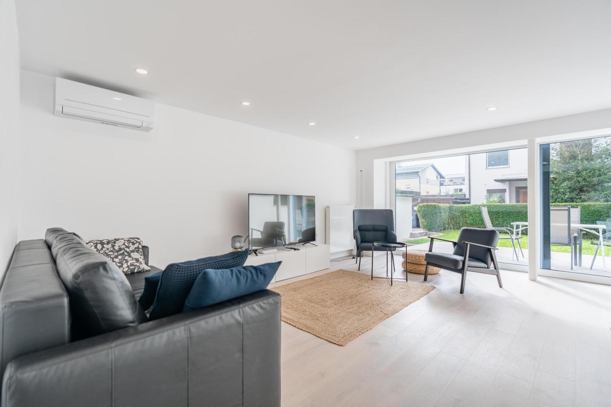 Black & White Apartments Rozna Dolina Ljubljana Ngoại thất bức ảnh