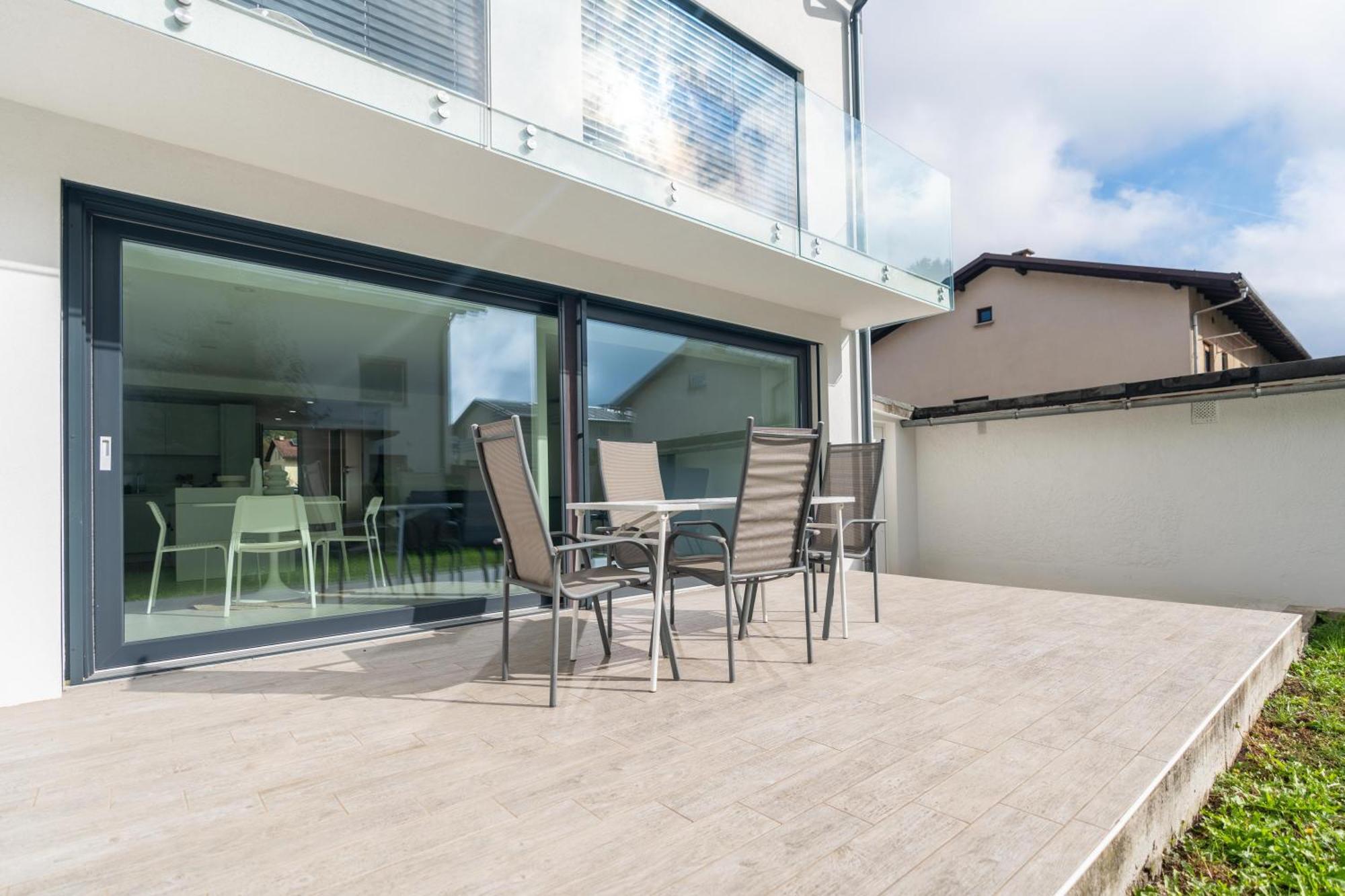 Black & White Apartments Rozna Dolina Ljubljana Ngoại thất bức ảnh
