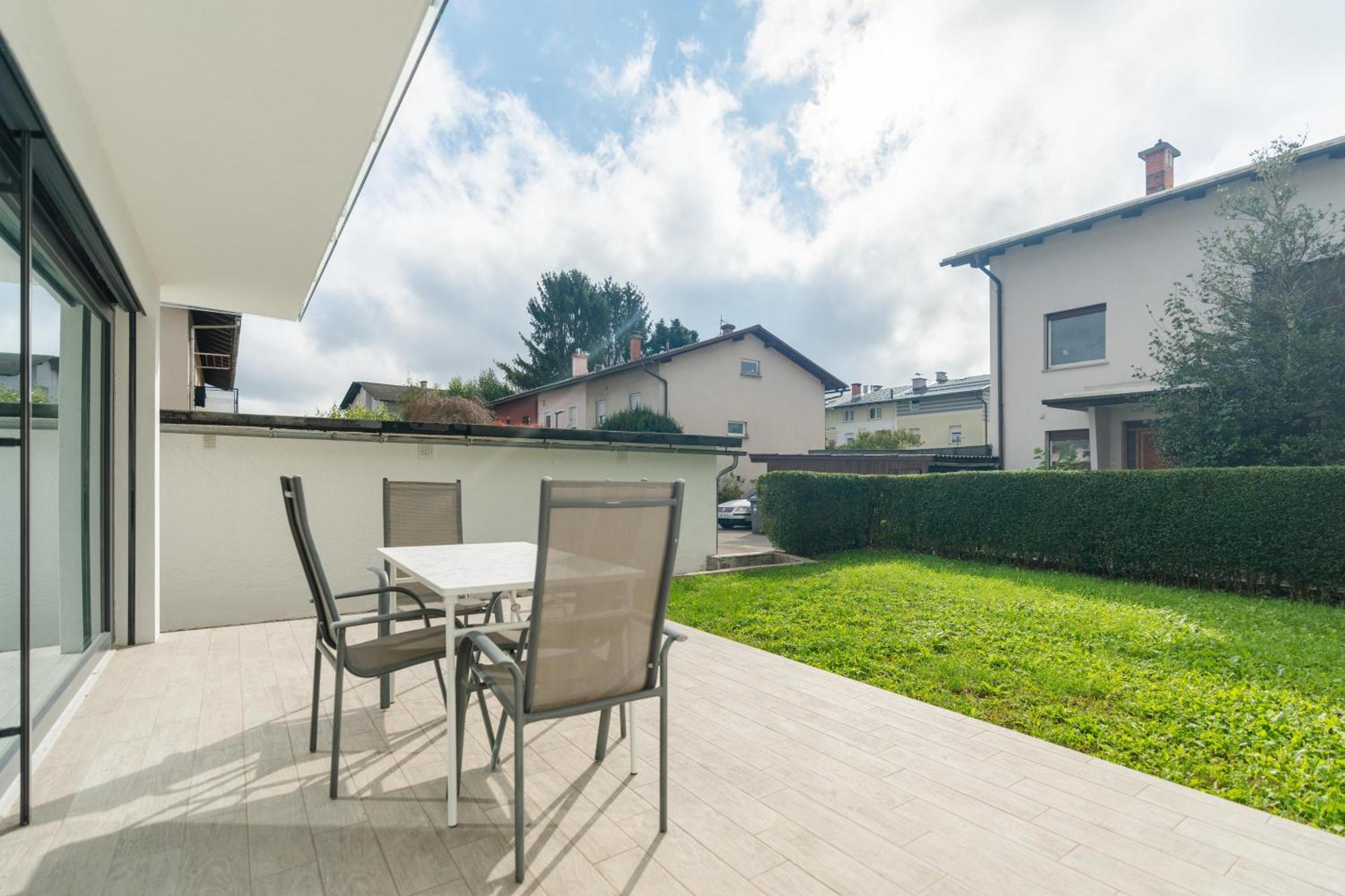 Black & White Apartments Rozna Dolina Ljubljana Ngoại thất bức ảnh