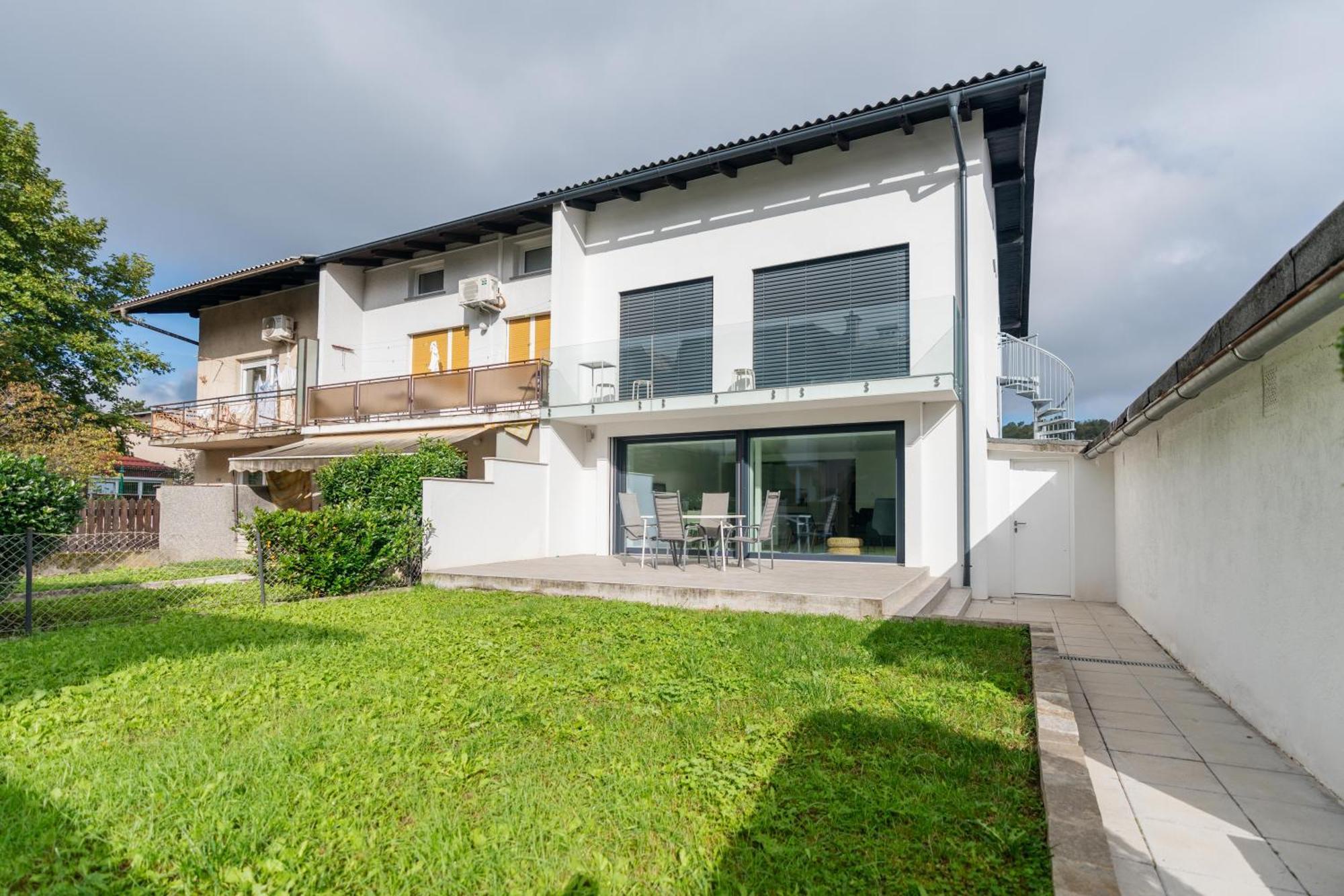 Black & White Apartments Rozna Dolina Ljubljana Ngoại thất bức ảnh