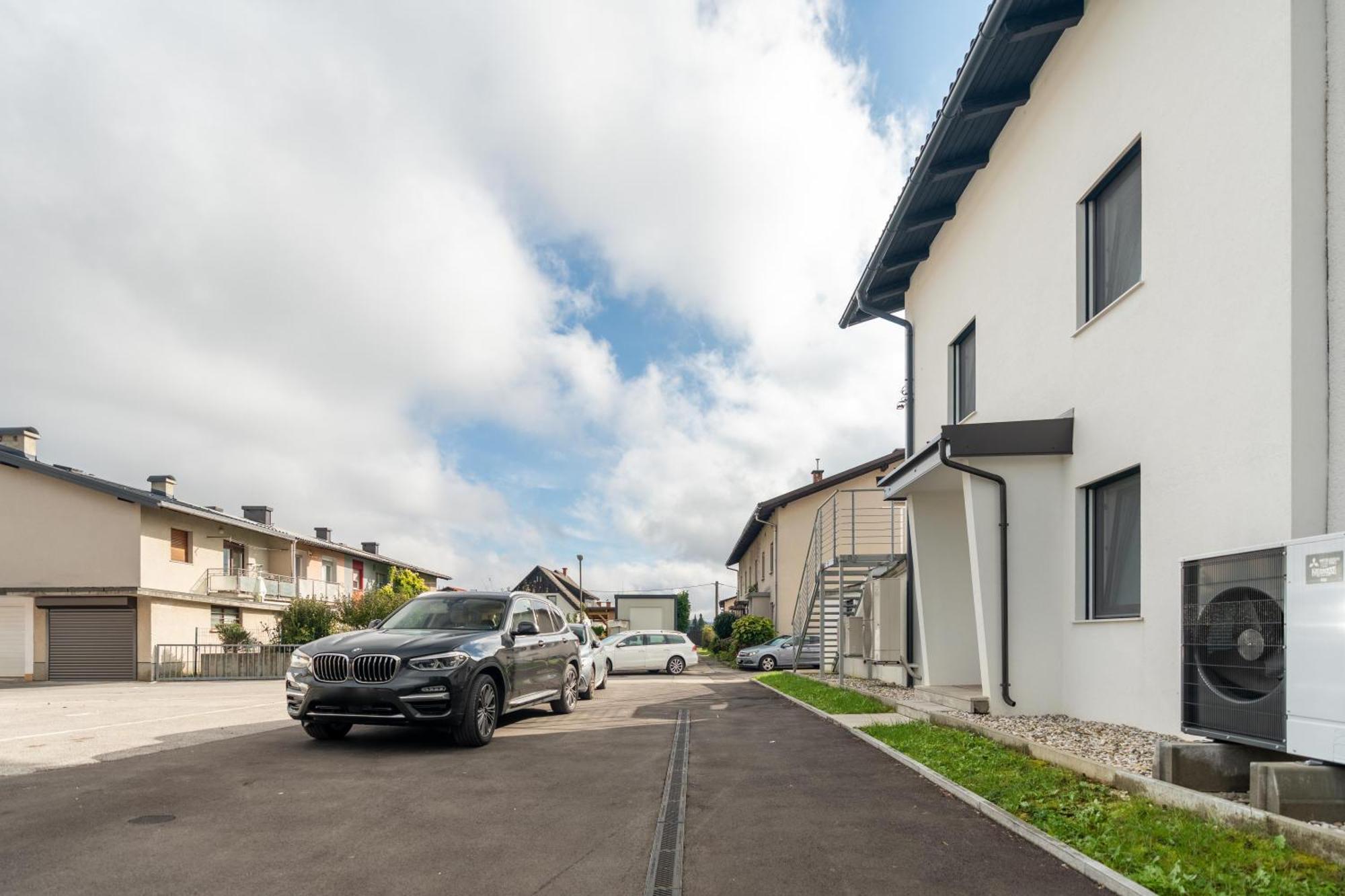 Black & White Apartments Rozna Dolina Ljubljana Ngoại thất bức ảnh