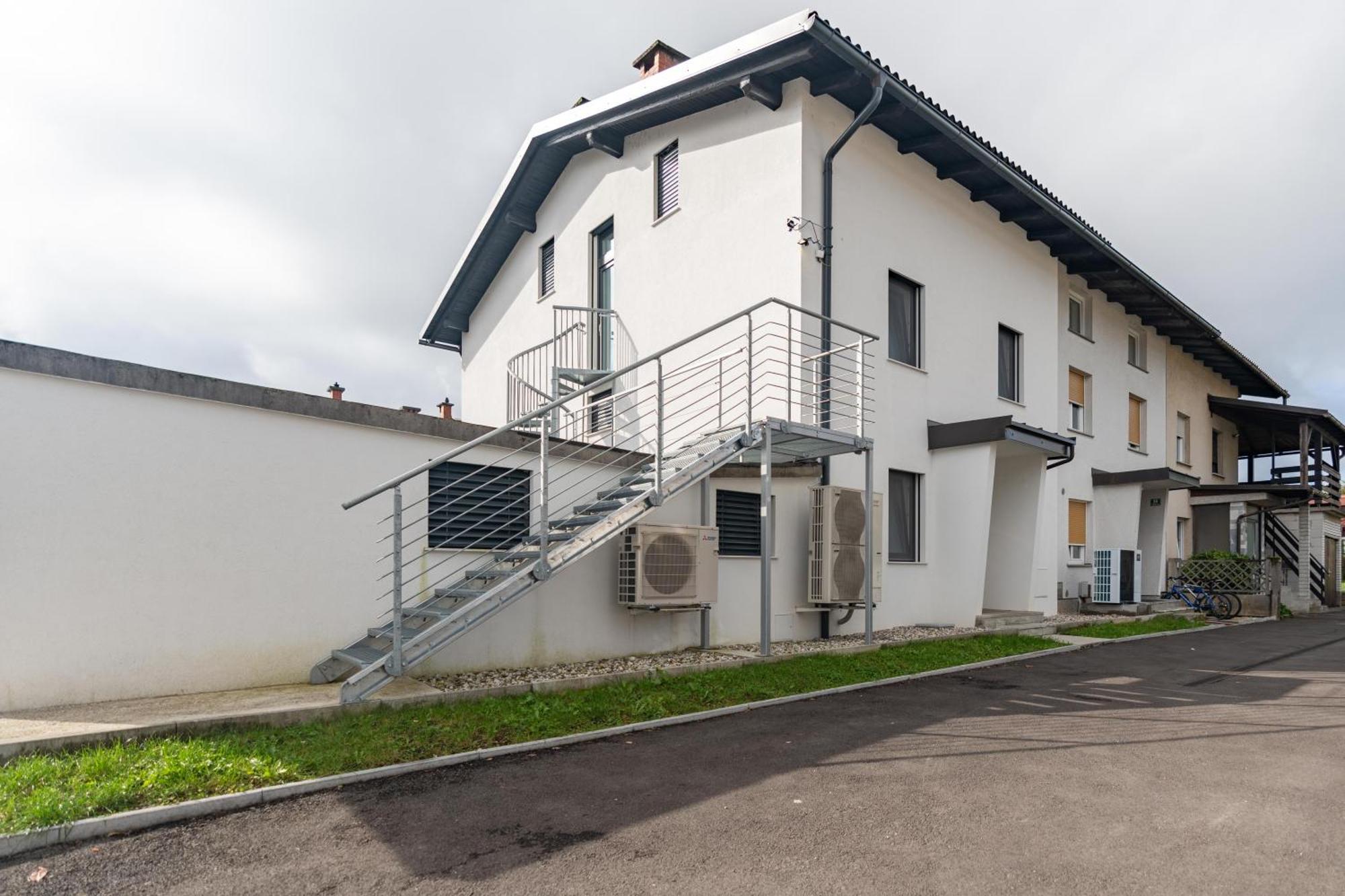 Black & White Apartments Rozna Dolina Ljubljana Ngoại thất bức ảnh